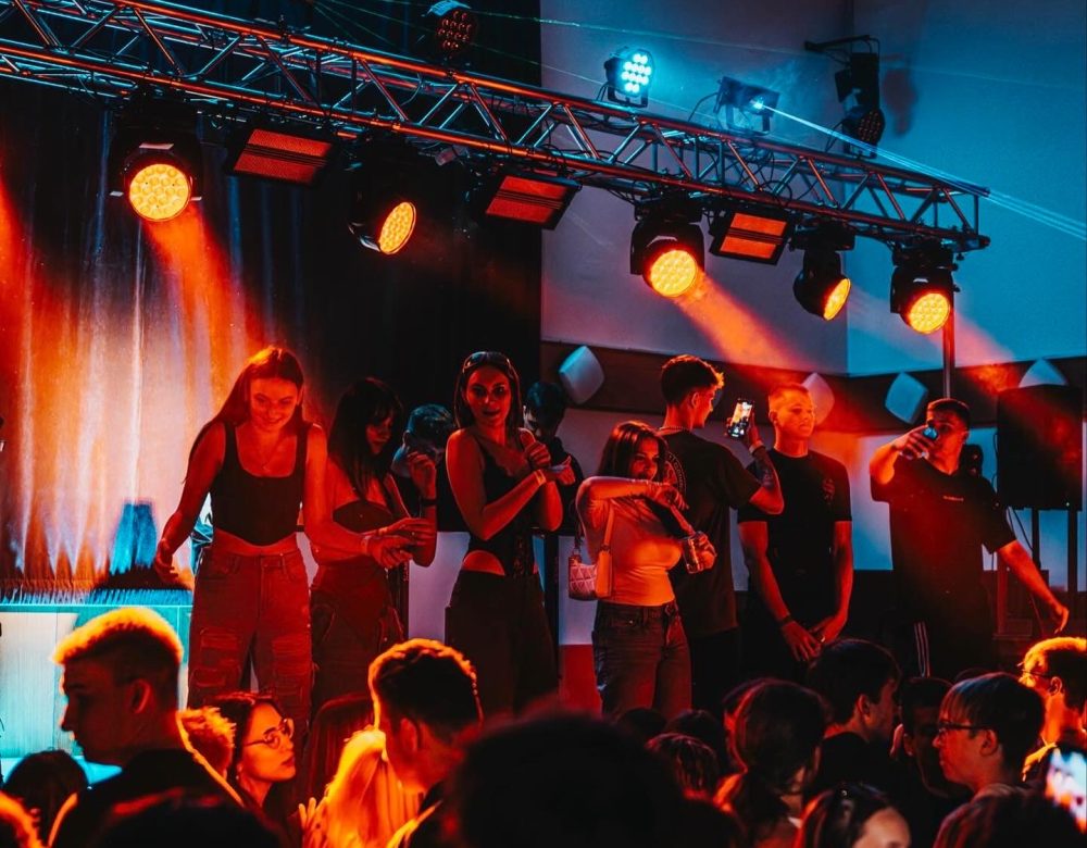 4dcd9e19 e9b5 41bc 80b4 91b17ea4c205